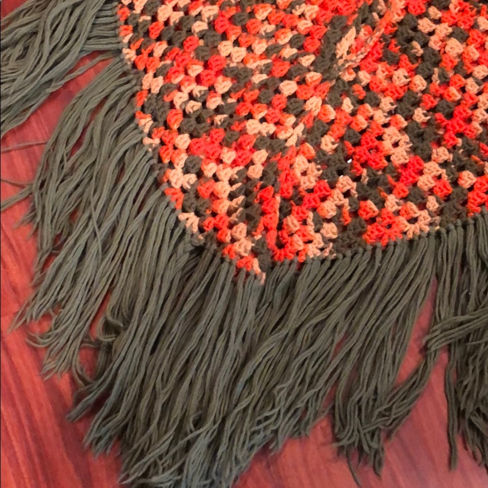 Handmade cape - Picture 3 of 3